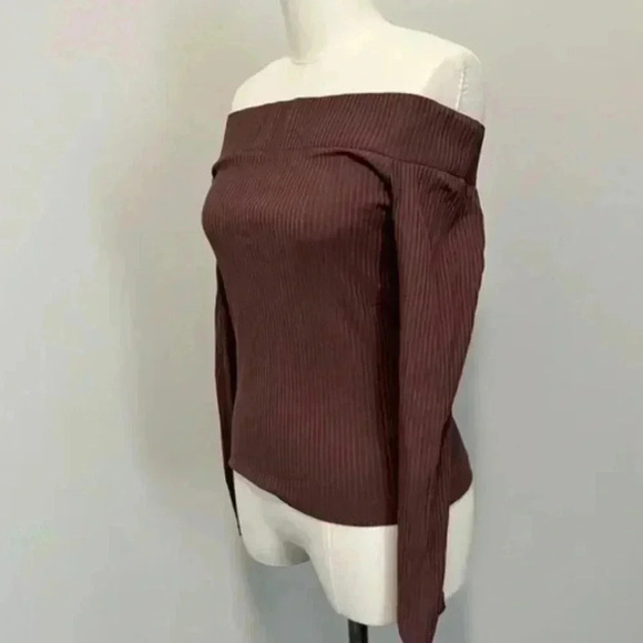 Aritzia Wilfred Freeman Top Off
Shoulder Ribbed Long Sleeve Top LIKE NEW - Picture 5 of 7